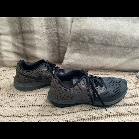 Nike black and grey running and training sneakers - Picture 3 of 4